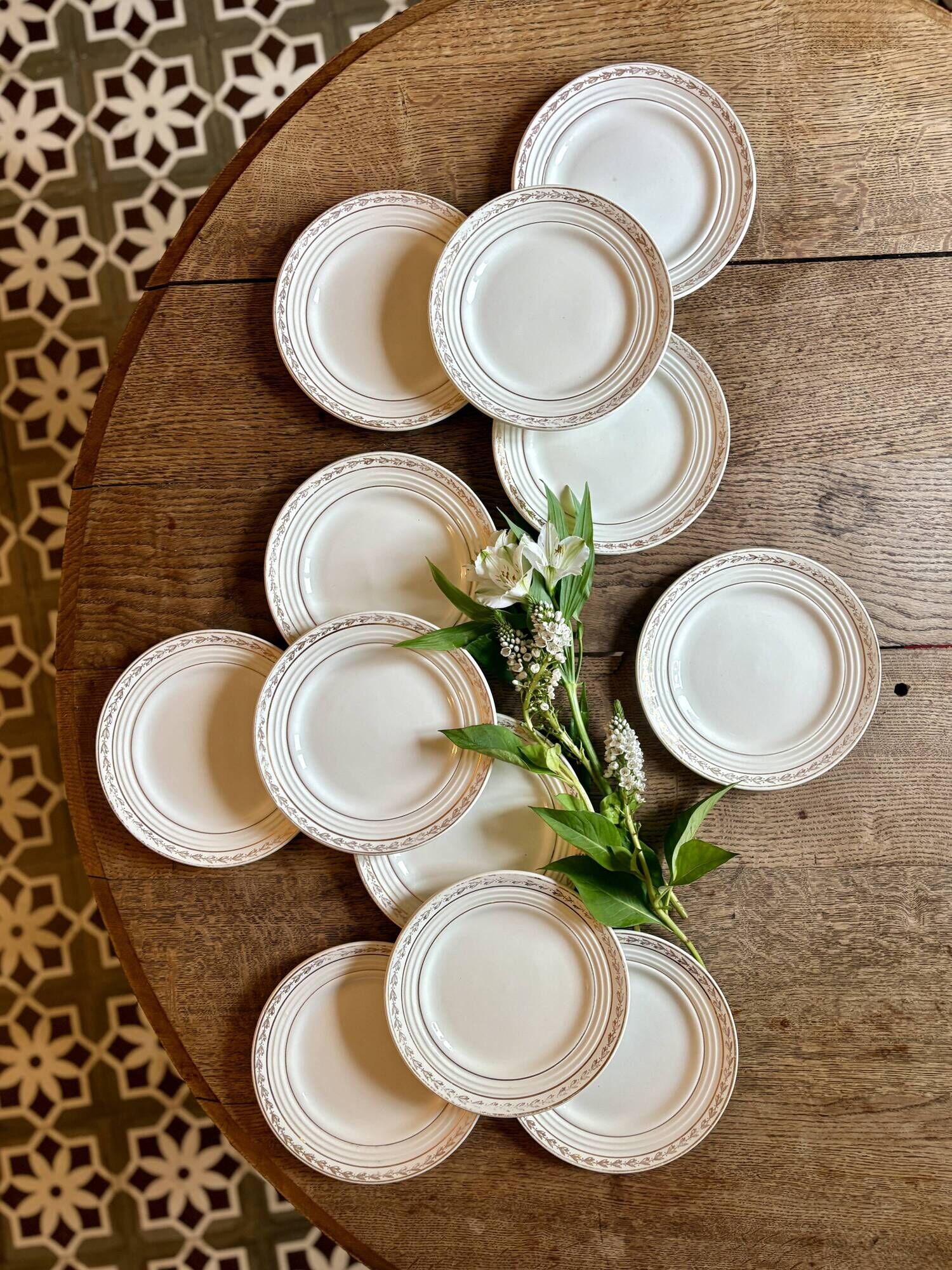 Lot de 12 assiettes à dessert vintage blanches et dorées Céranord