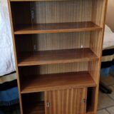 Vintage: Wooden display cabinet with 5 shelves, 4 wooden legs.