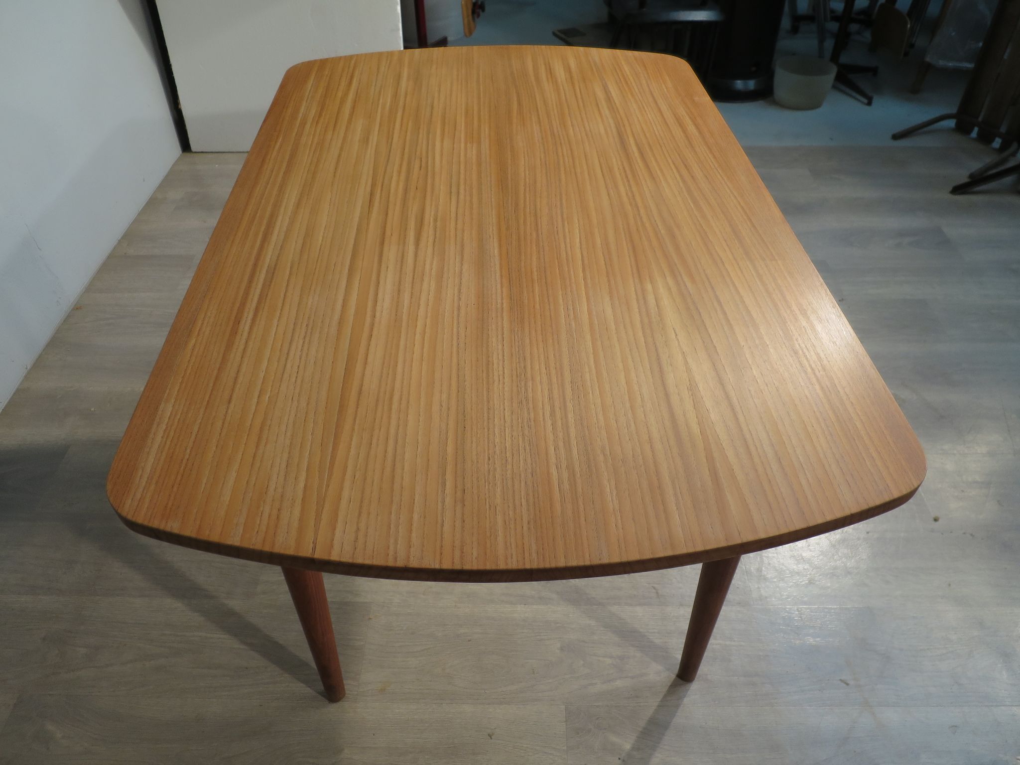 Table scandinave en teck massif des années 60