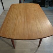 Table scandinave en teck massif des années 60