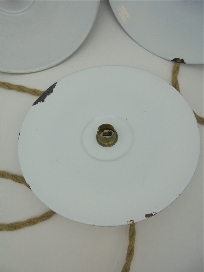 Trio of enamelled sheet metal suspensions