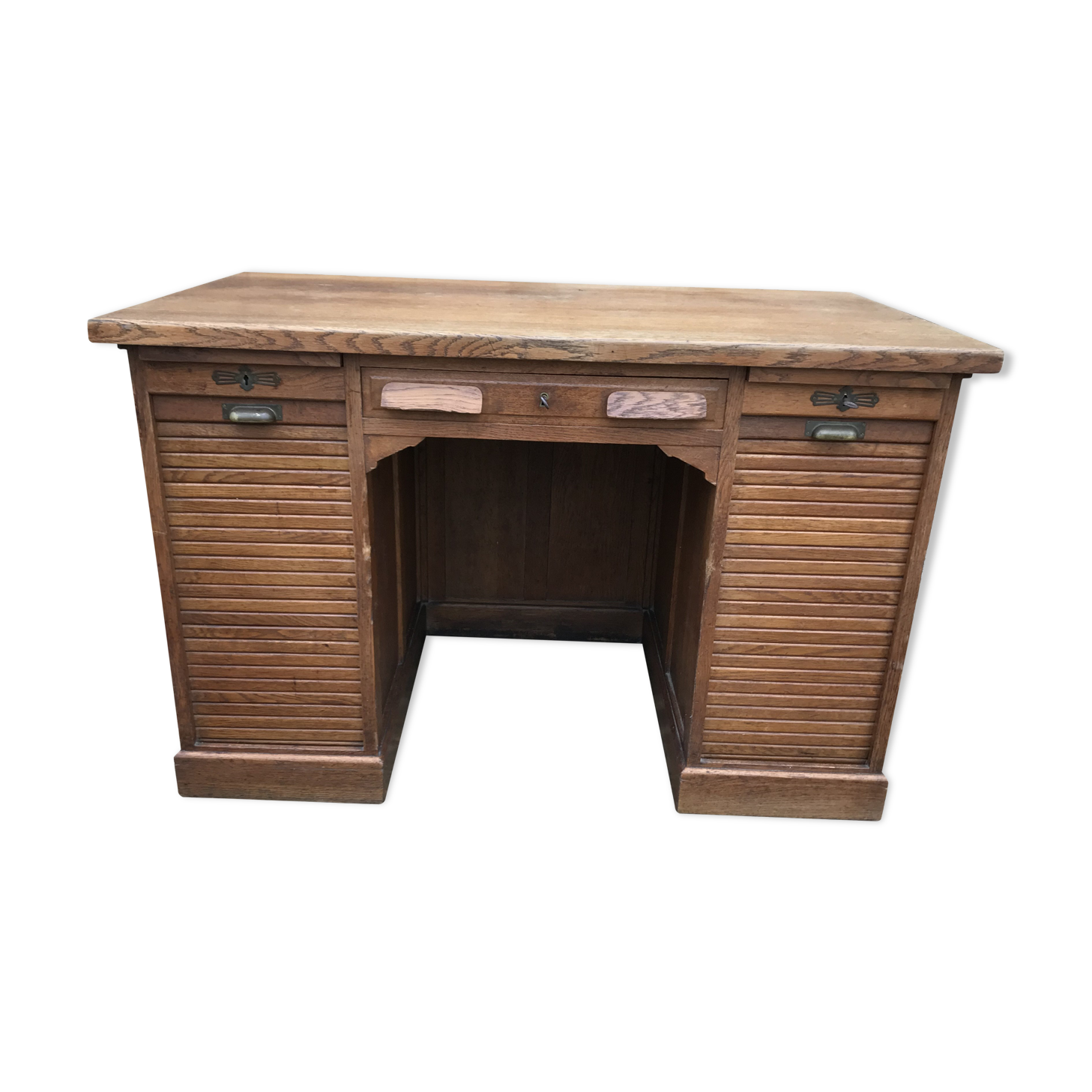 Desk administrative old oak to curtains