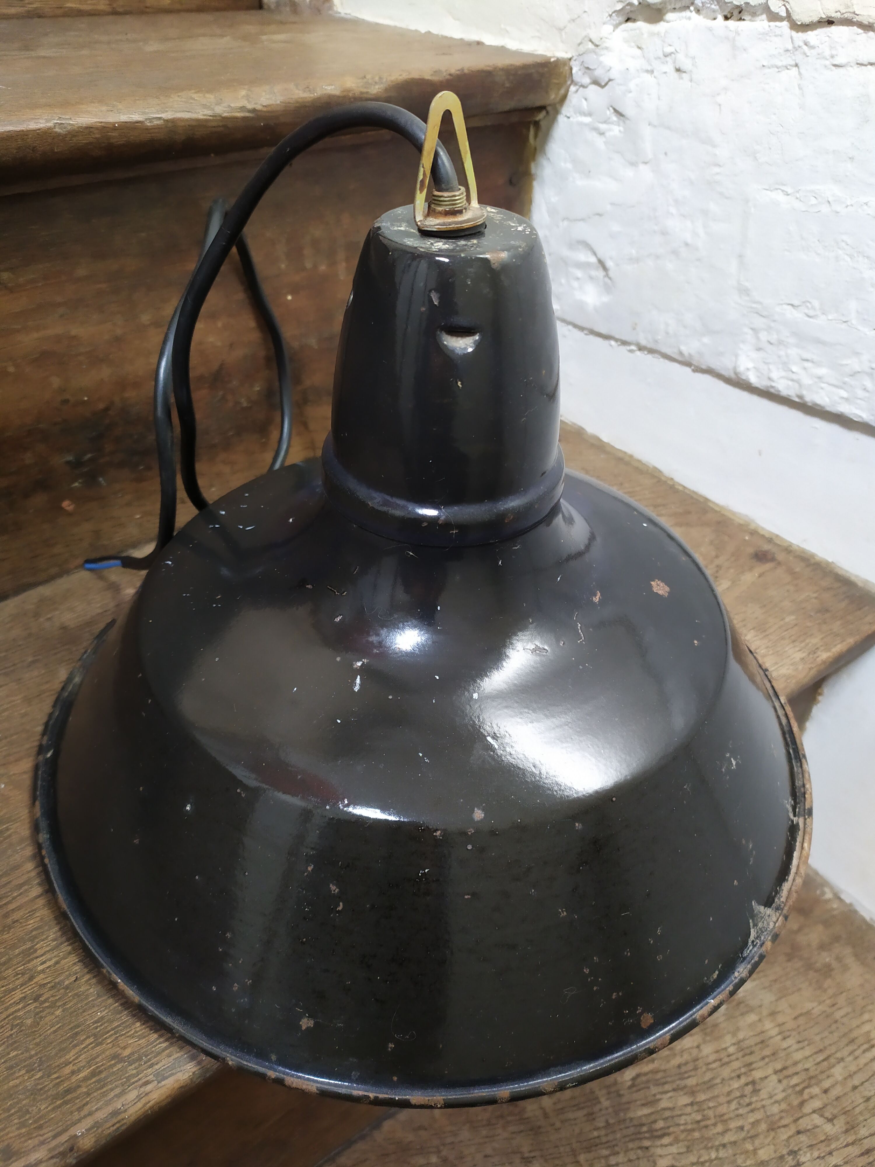 Suspension industrielle en tôle émaillée