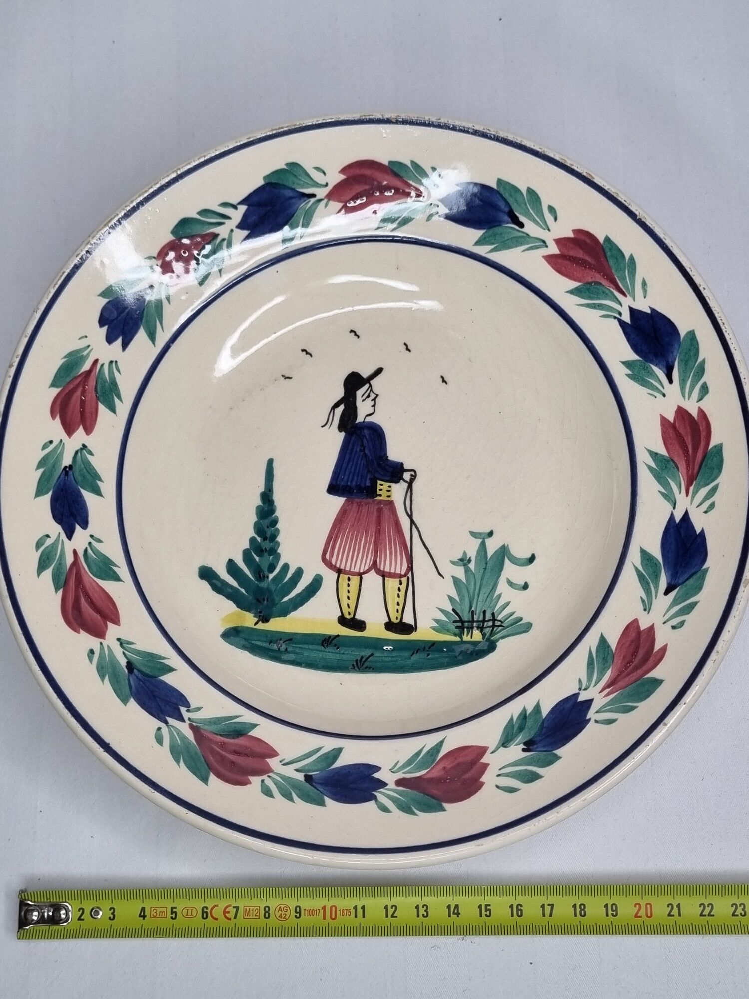 Set of 3 hollow plates and a henriot Quimper flat plate with traditional décor