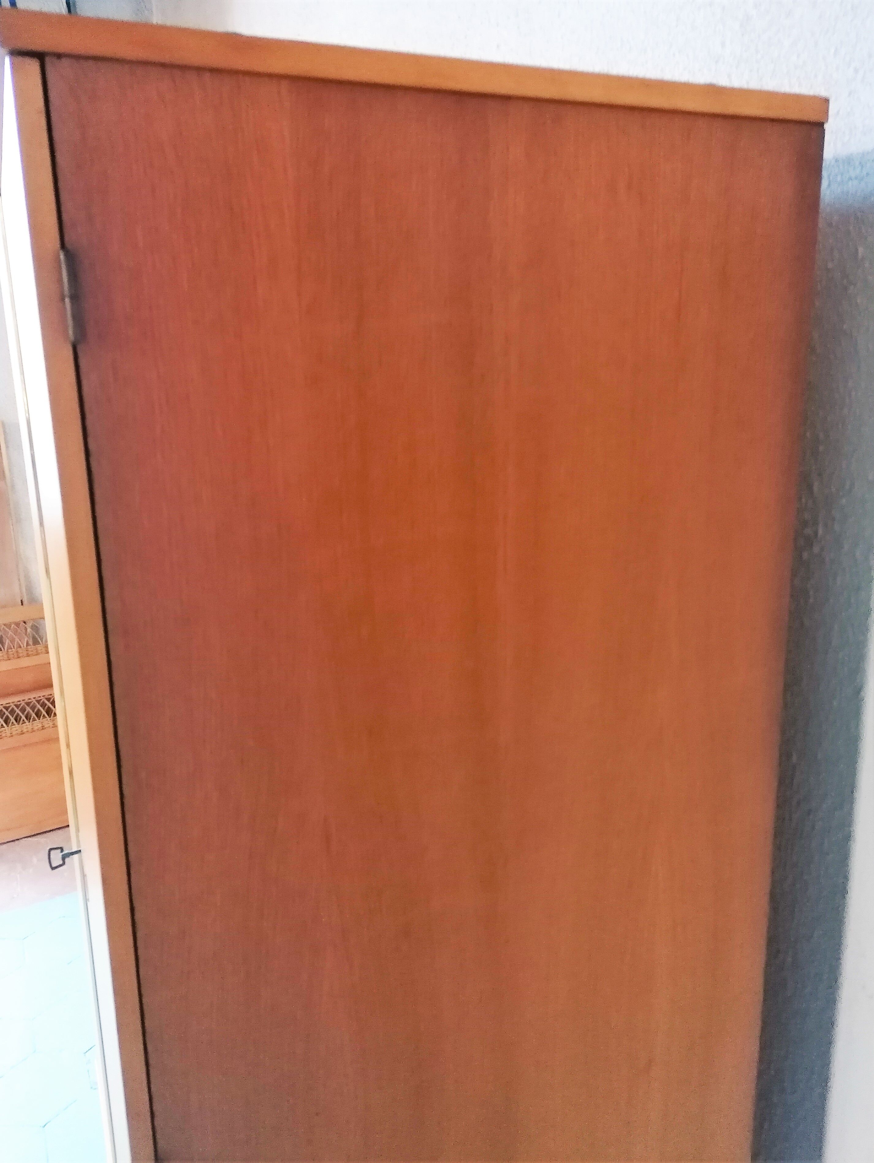 Armoire vintage