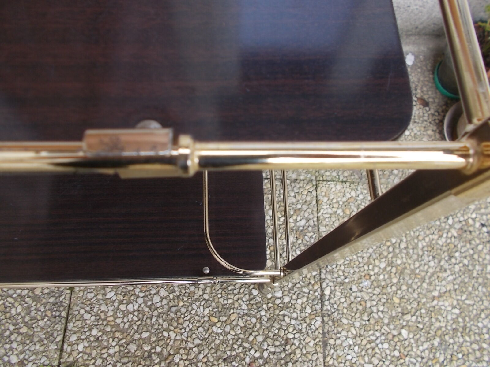 Rolling serving table in brass