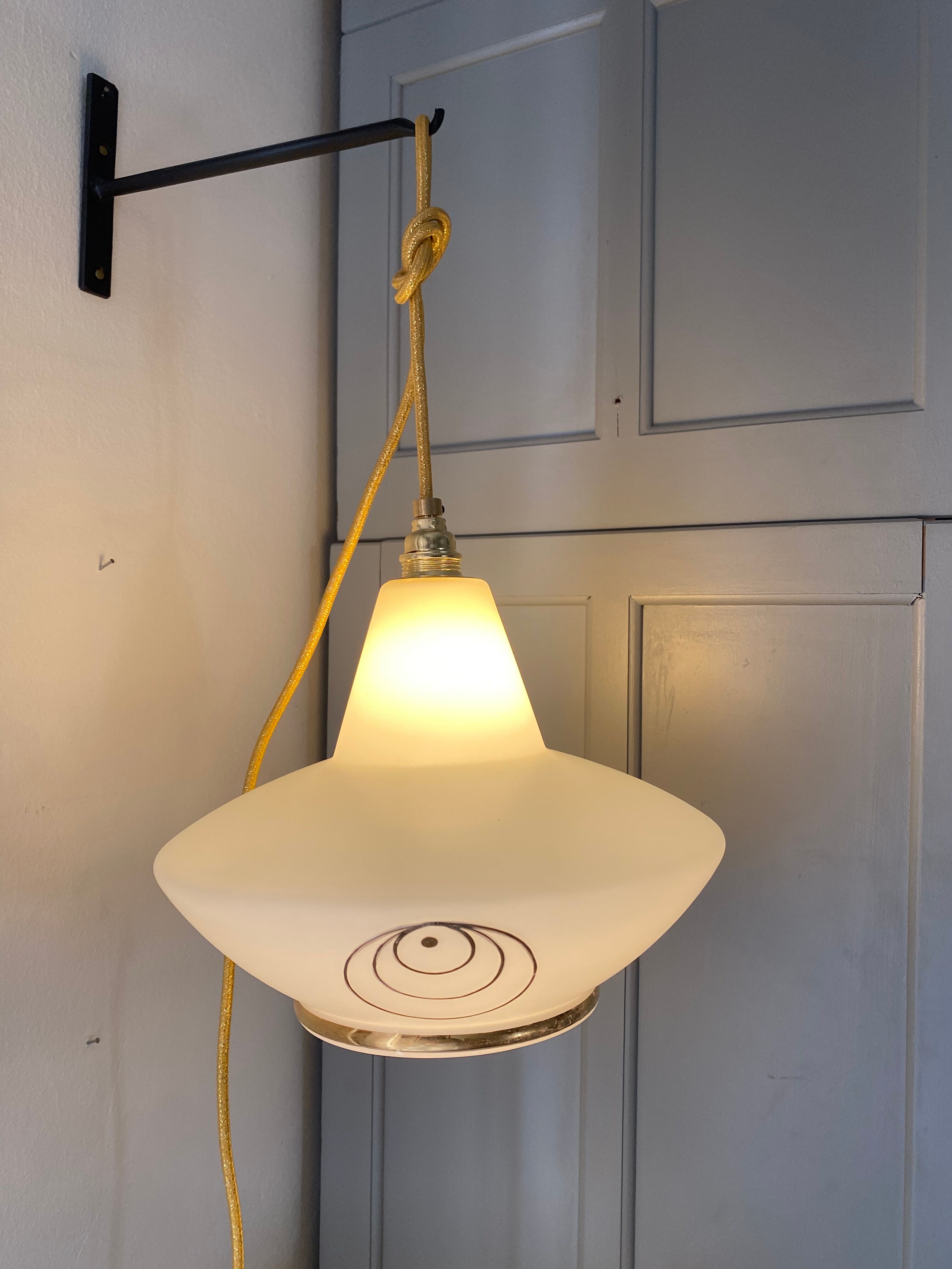 Suspension 50s in white opaline