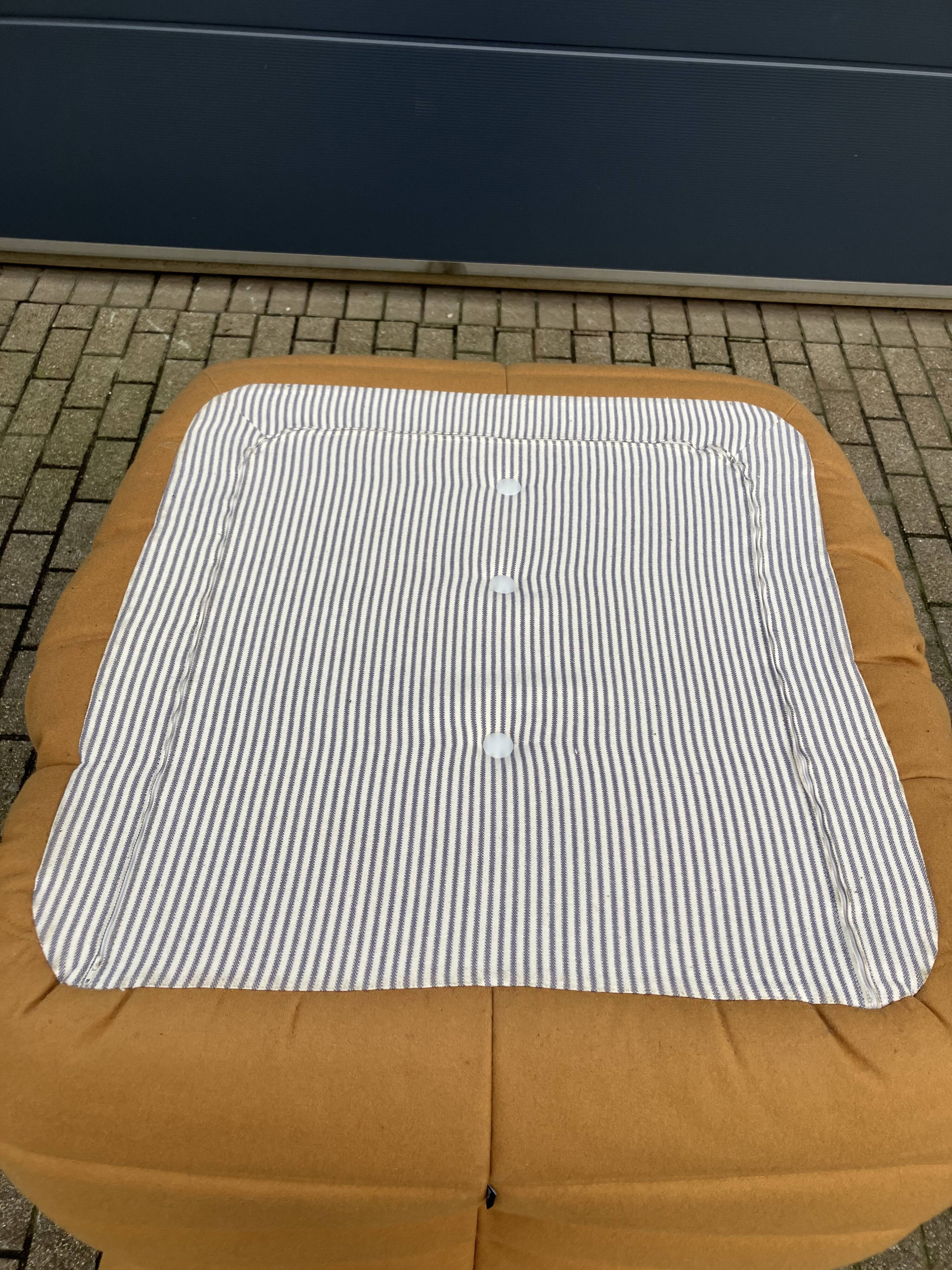 2x 100% authentic Ligne Roset Togo 1zits in NIEUWSTAAT!!