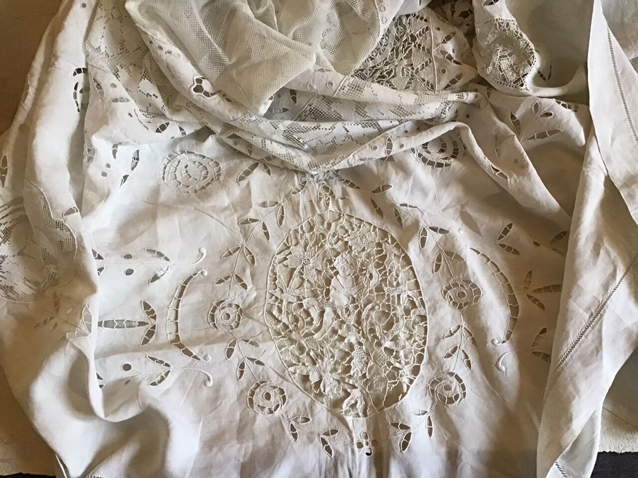 Large ceremonial tablecloth 280x280
