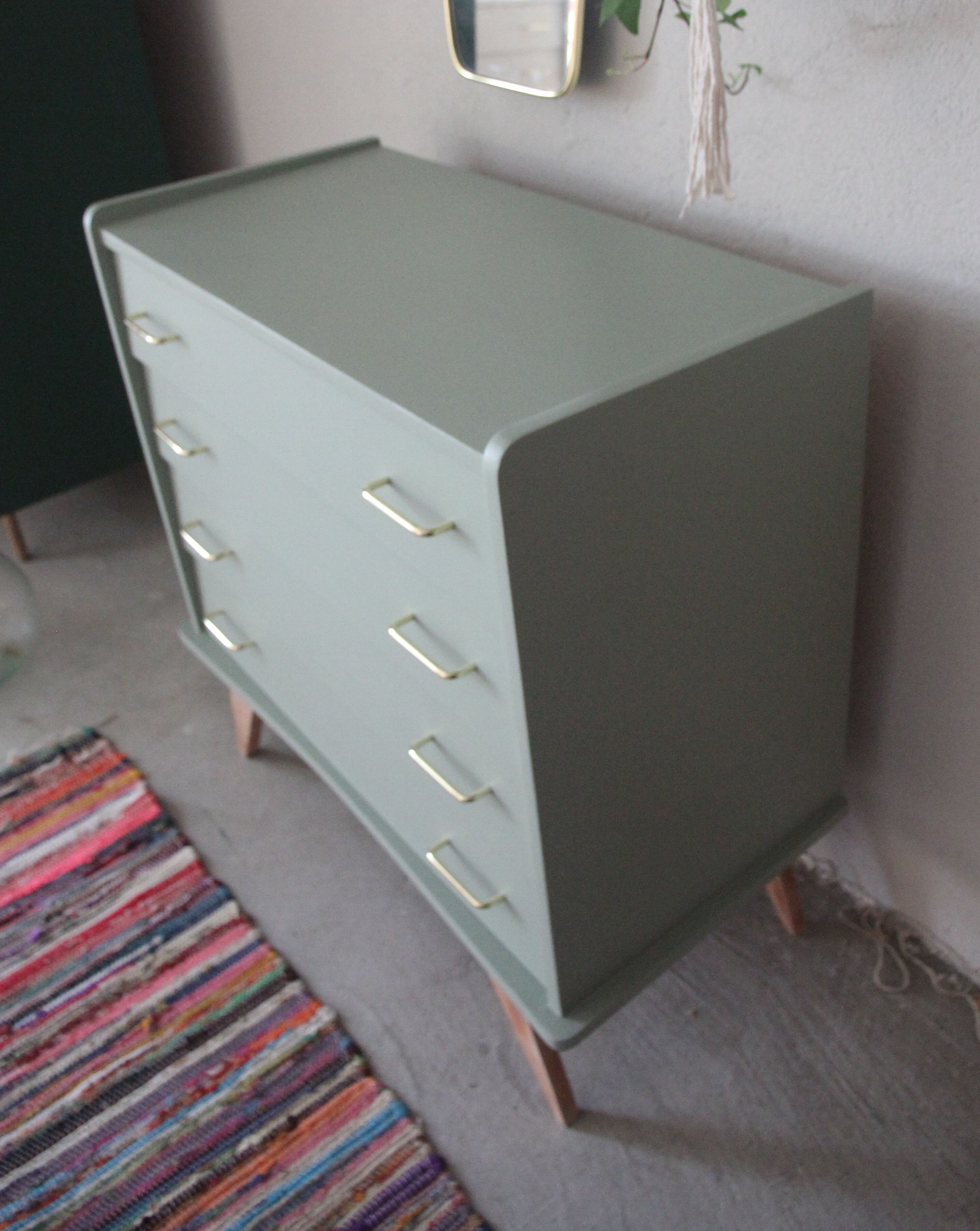 Vintage chest of drawers