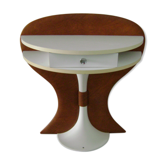 White lasked wood console and 1980s skai background