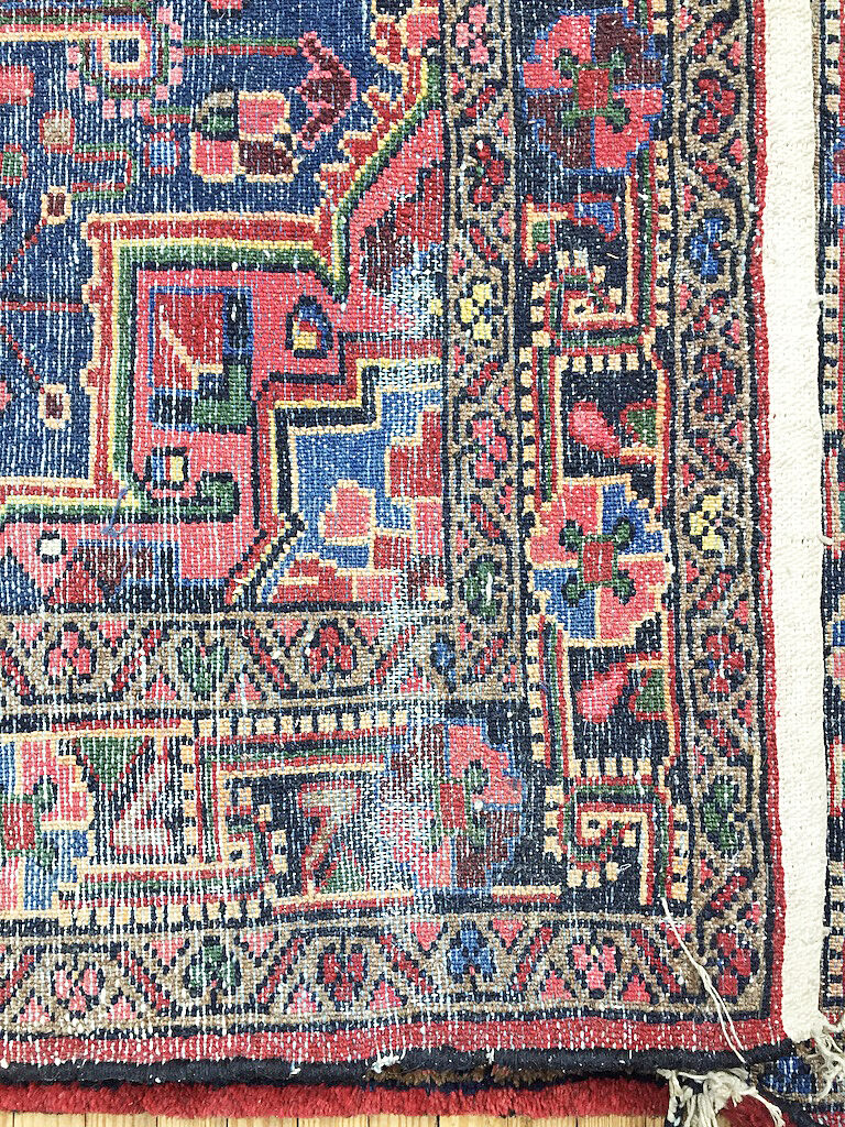Hand-knoked Persian rug 165 x 113 cm