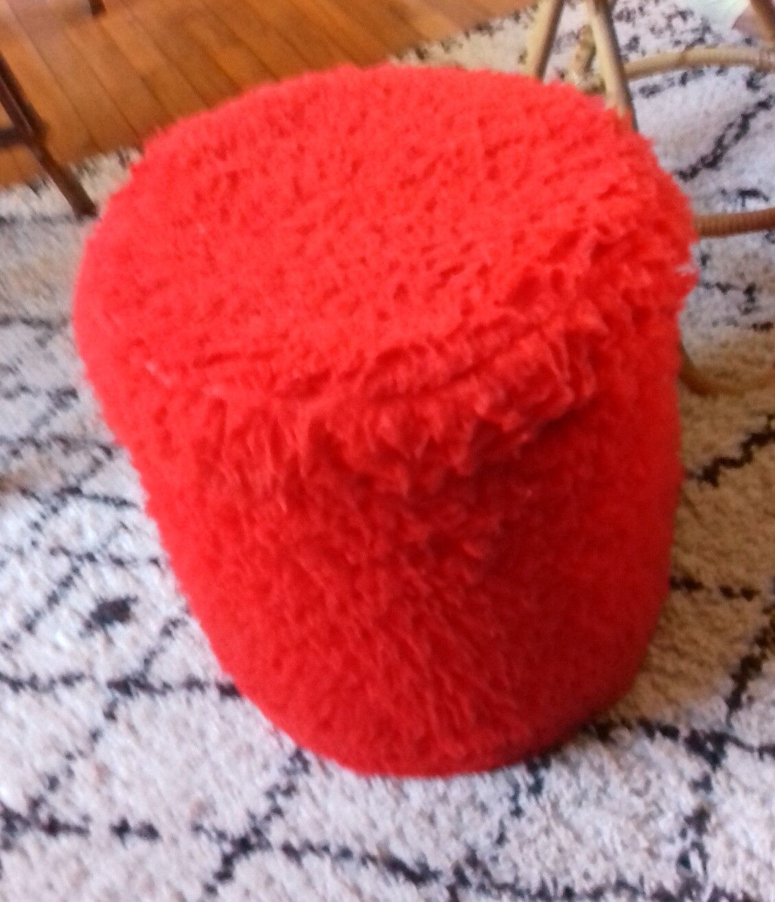 Pouf storage chest moumoute red vintage 1972 faux fur