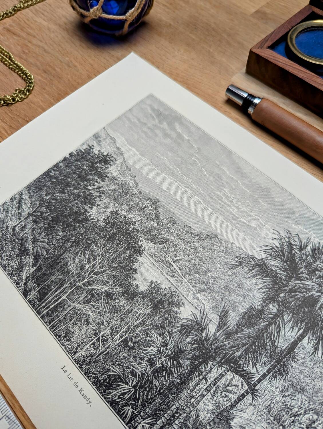 Imprimée en 1894, le lac de Kandy, Sri-Lanka.