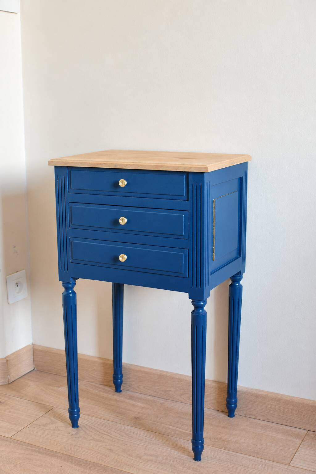 Table de chevet vintage luna — pièce unique