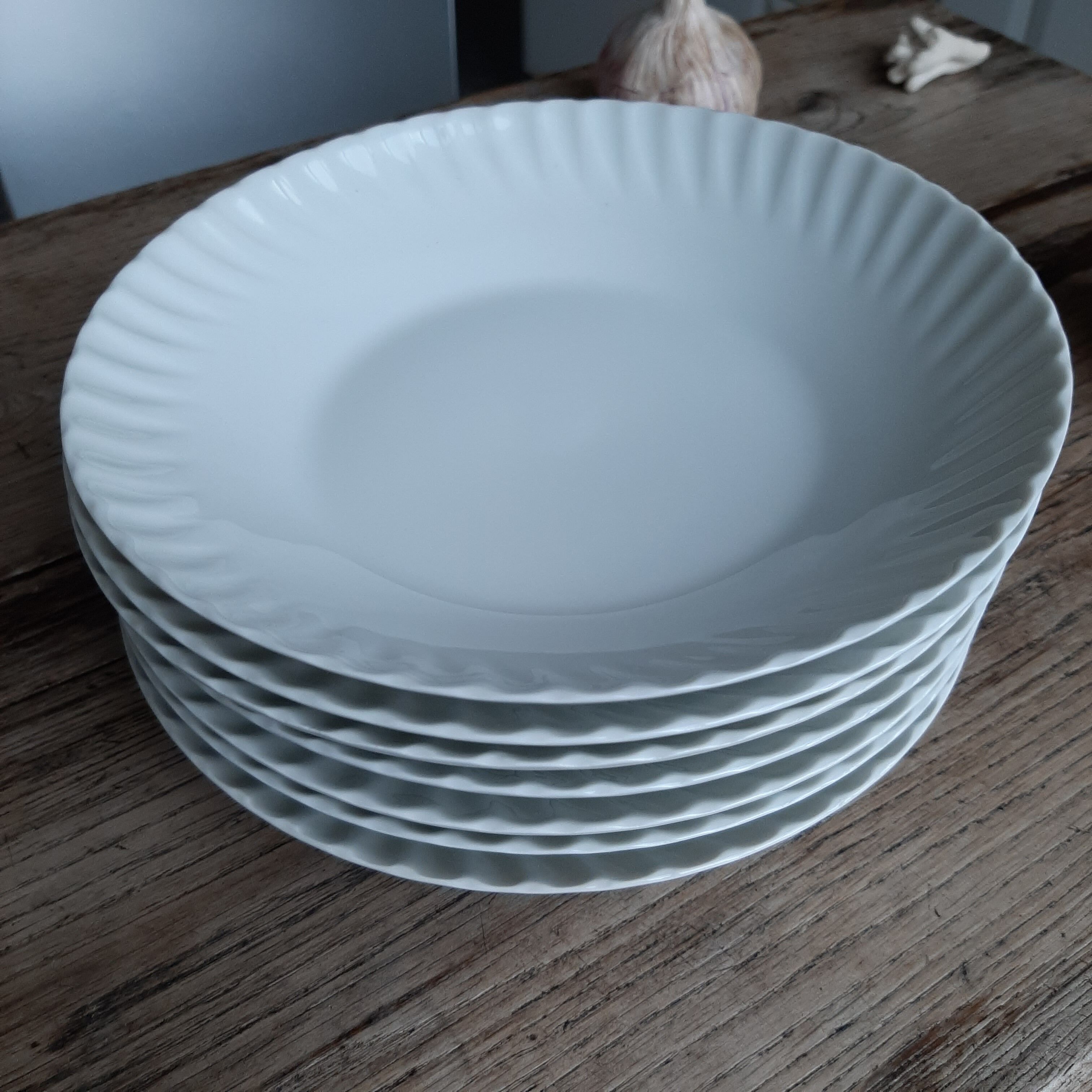7 hollow plates white porcelain