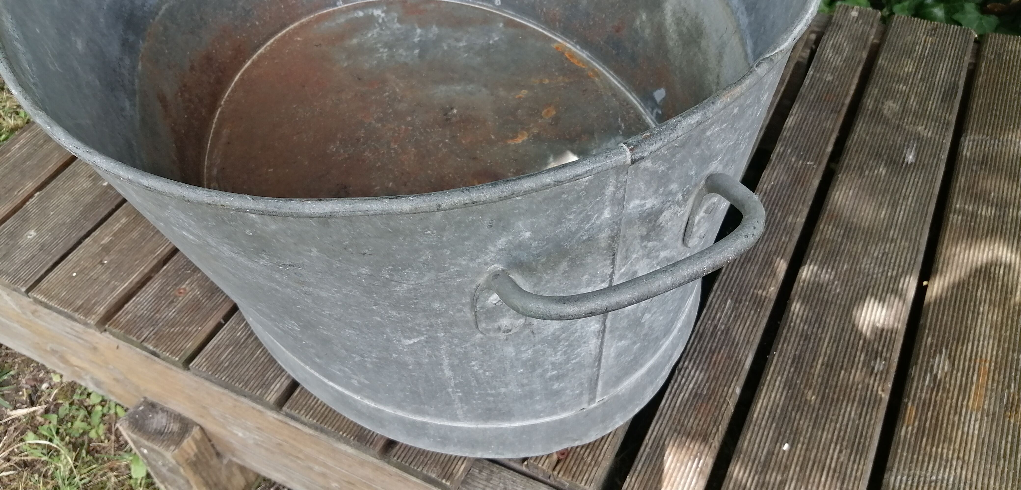 Large oval zinc basin