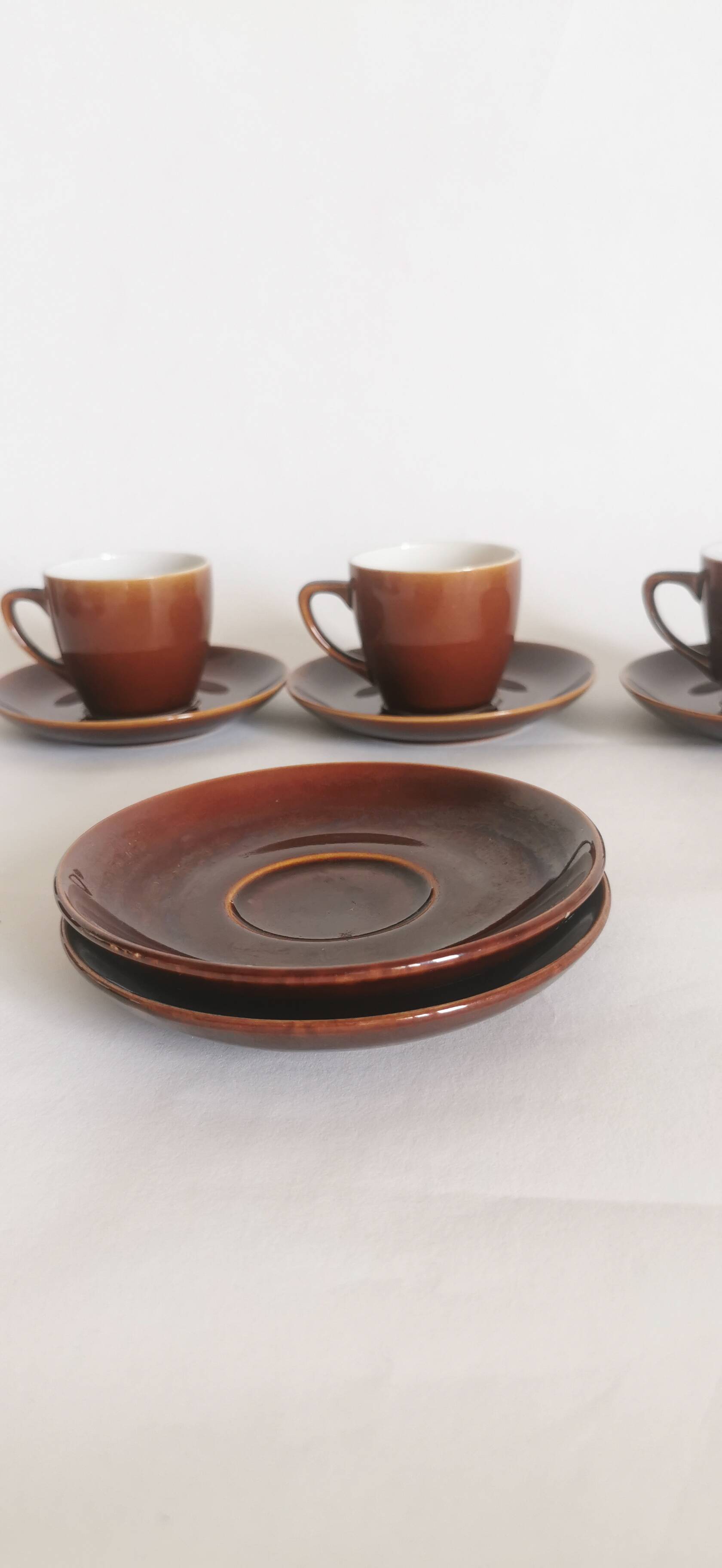 Set of 9 Villeroy and Boch mugs