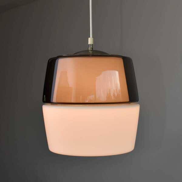 Suspension en verre fumé Peill & Putzler des années 1960, moderne du milieu du siècle, moderniste   lampe de plafond vintage MCM en bloc de couleur violet améthyste