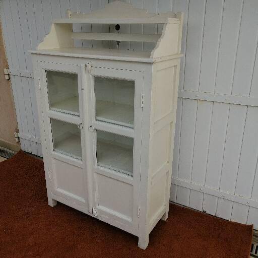Small dresser/wardrobe
