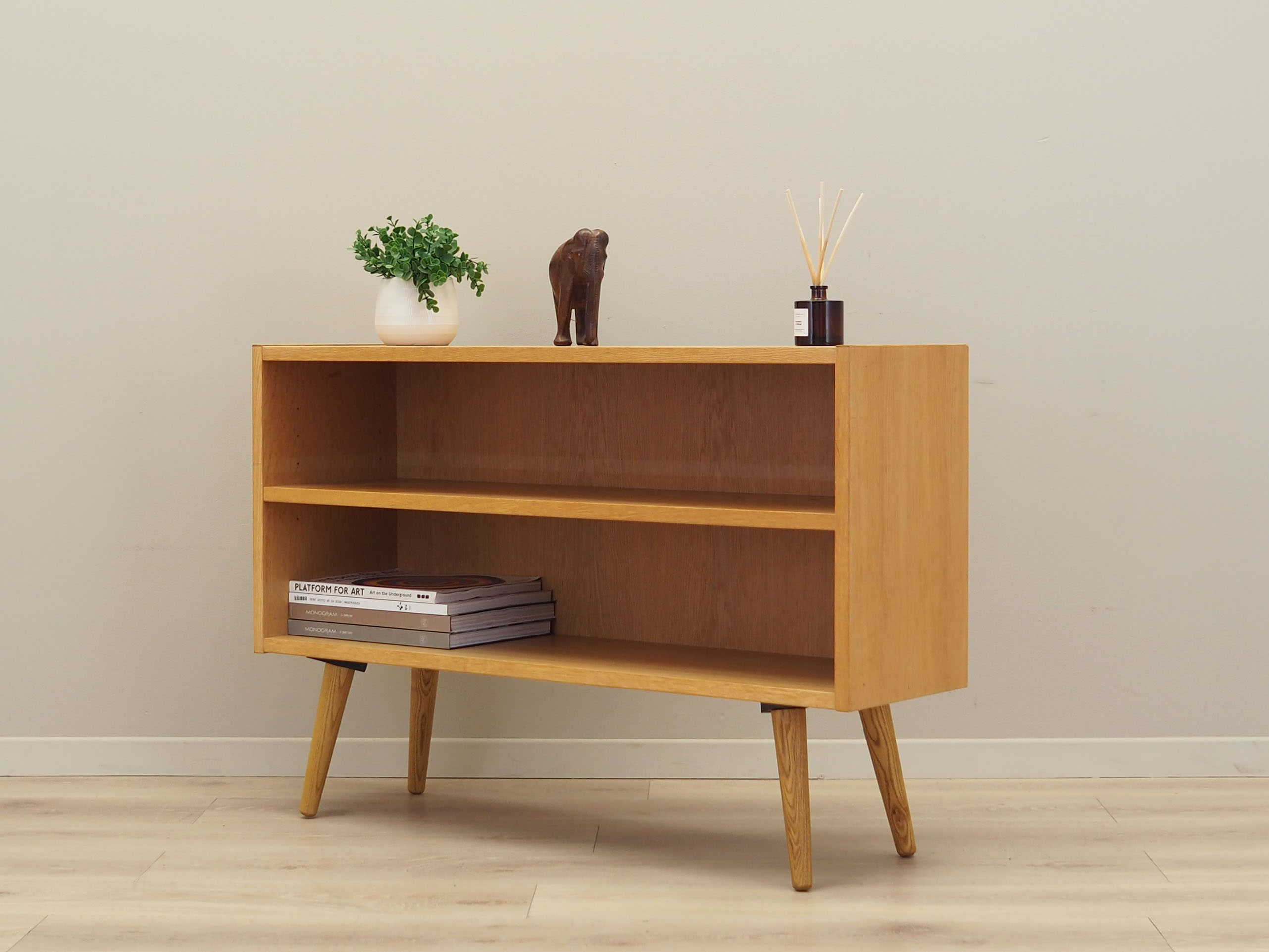 Bibliothèque en frêne, design danois, années 1970, Danemark