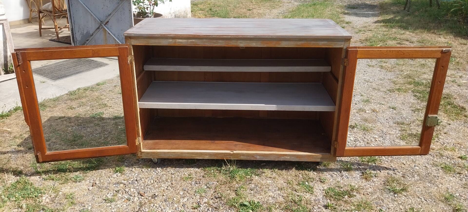 Glass cabinet