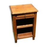 Table de chevet en chêne doré coiffée d' un plateau mouluré niche avec tablette années 1930