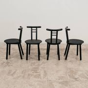 Ensemble de 4 chaises style postmoderne Memphis design italien années 1980.