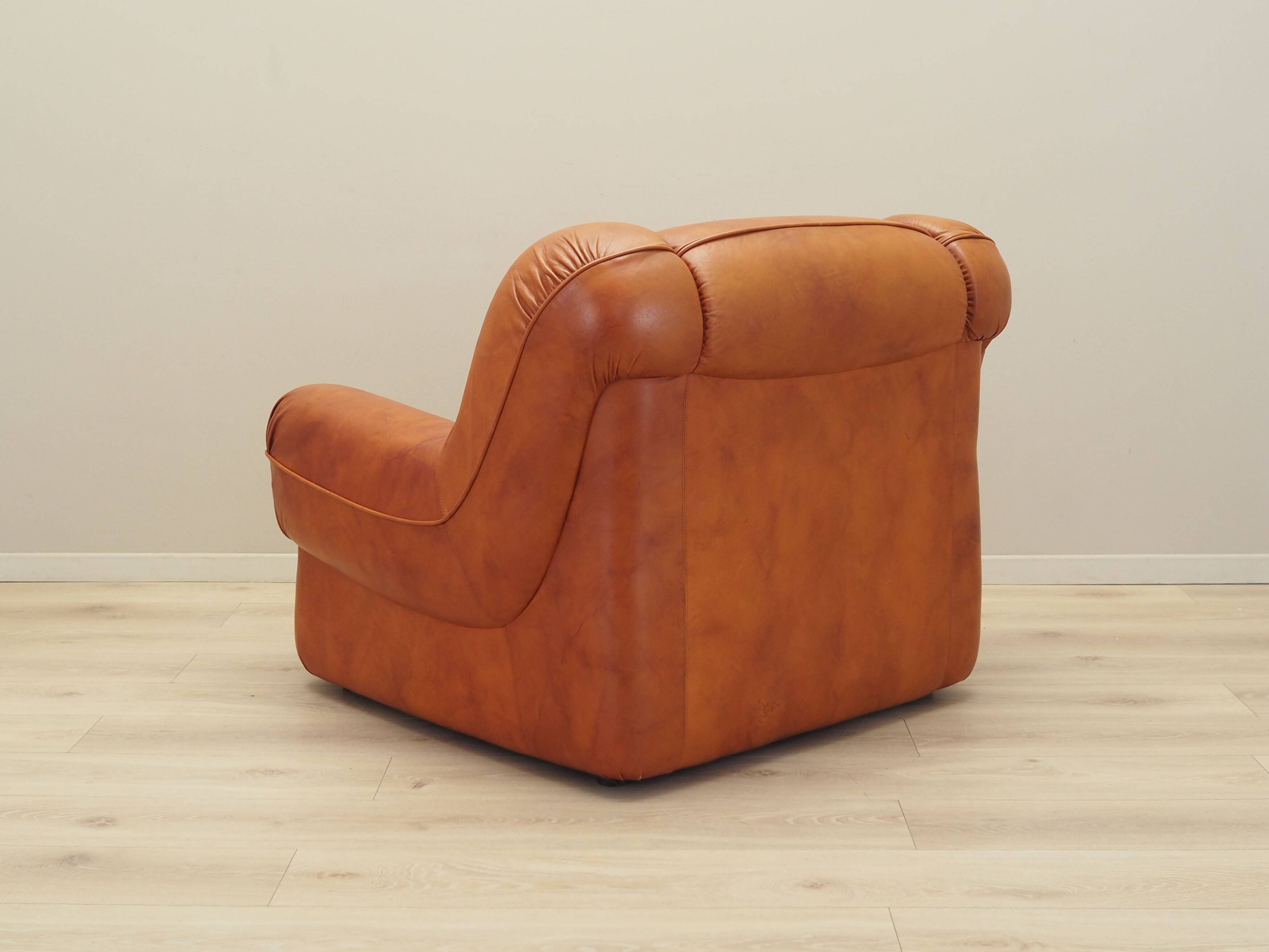 Fauteuil orange, design italien, années 1970, fabricant : Mimo Padova