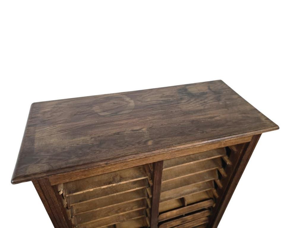 Commode à tiroirs vintage en bois / armoire d'archives / armoire de notaire