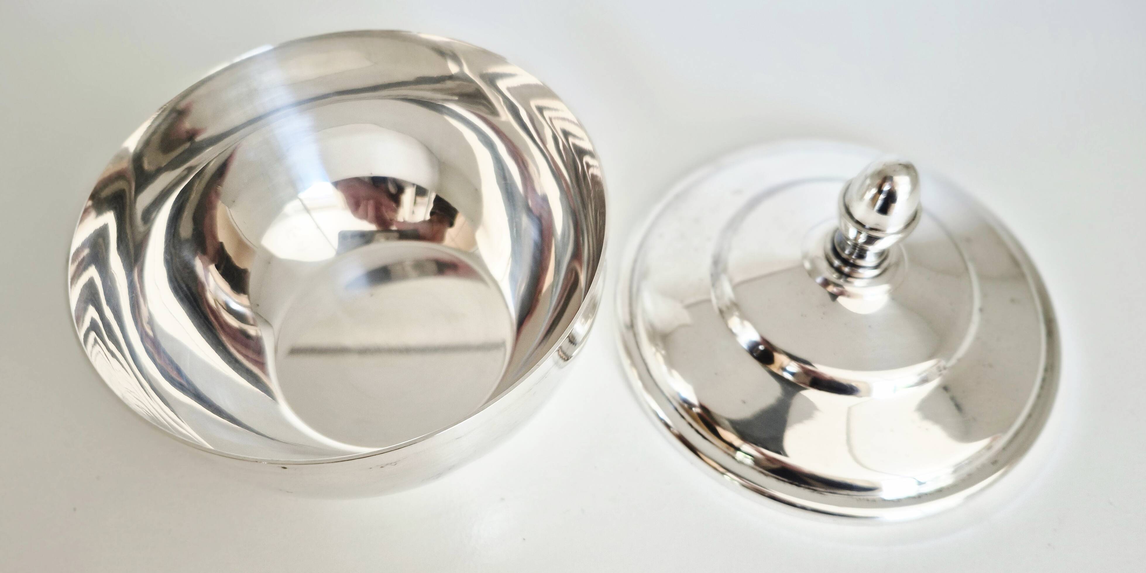 Sugar bowl, lidded pot, silver-plated metal