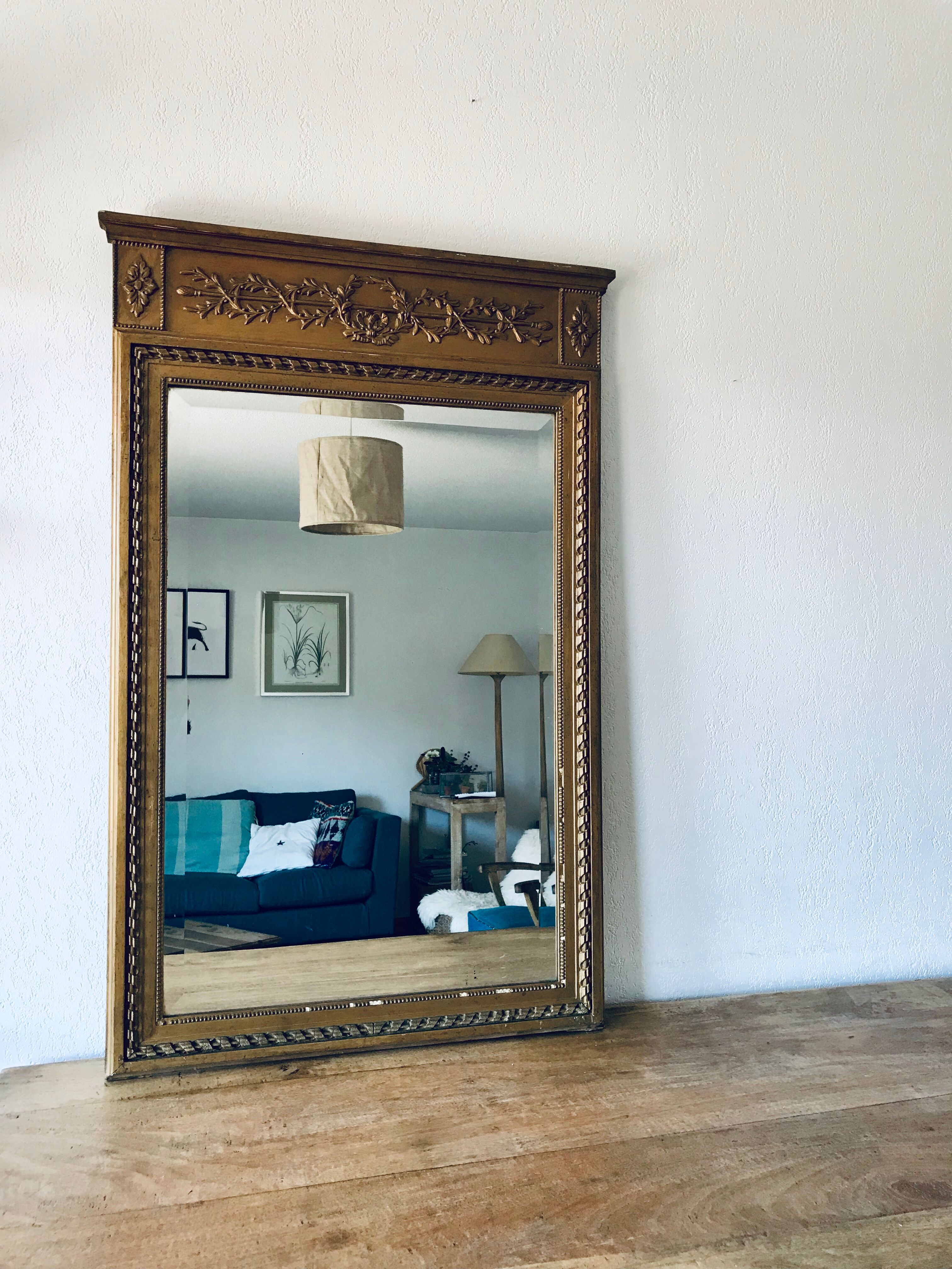 Gilded and beveled pier mirror 88x58cm