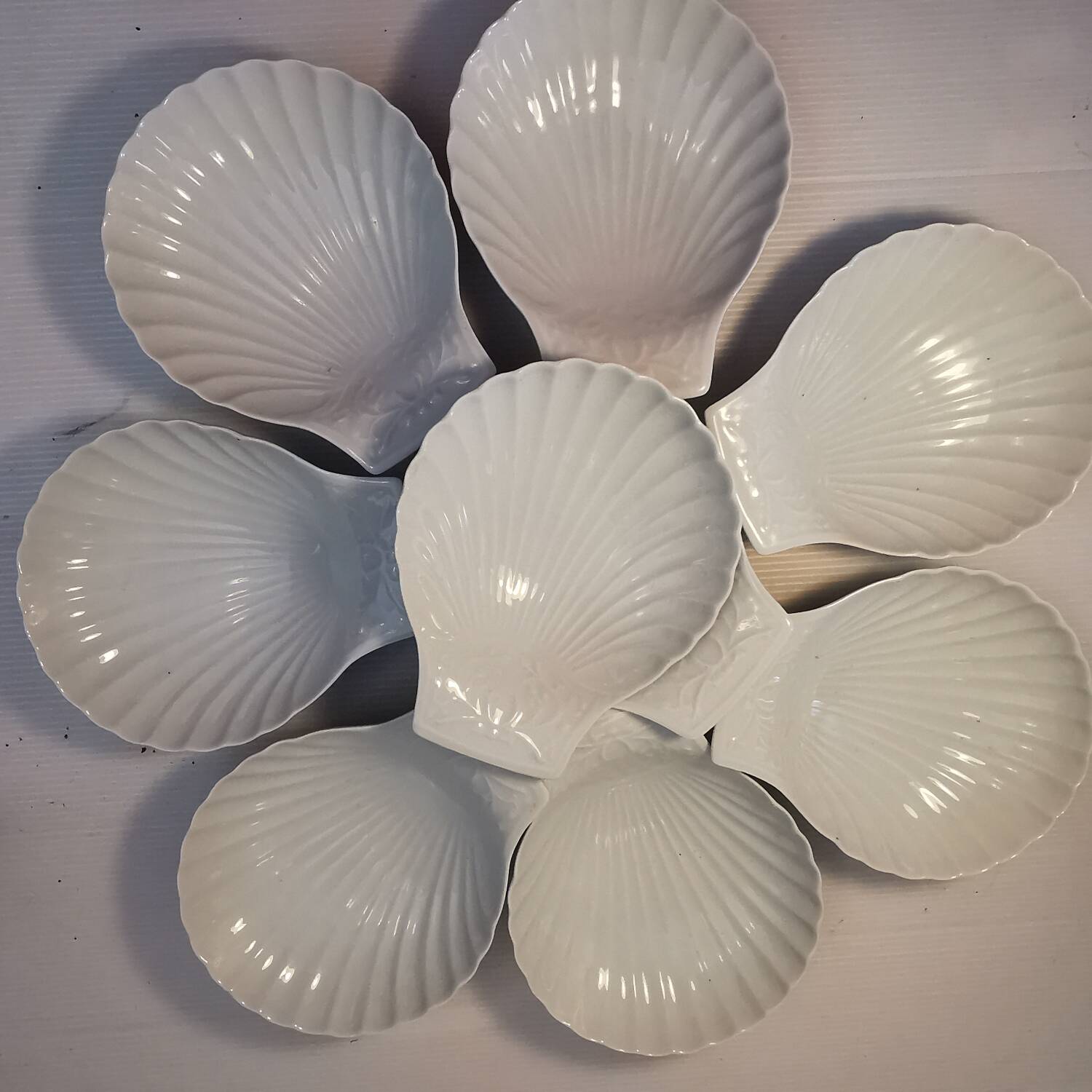 10 small dishes / ramekins / shell-shaped cups. French porcelain