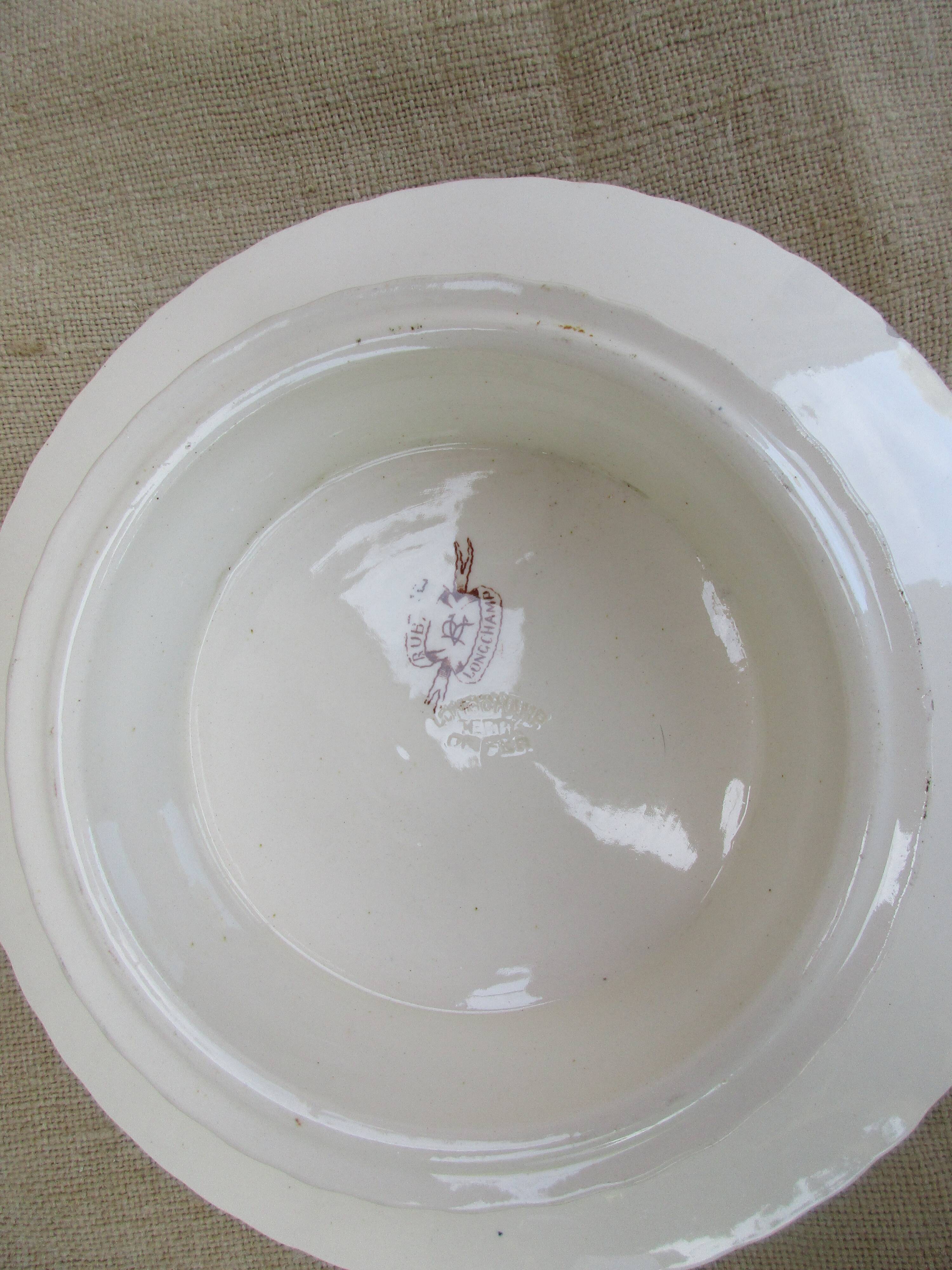 Long-field standing plate with floral ribbon decor