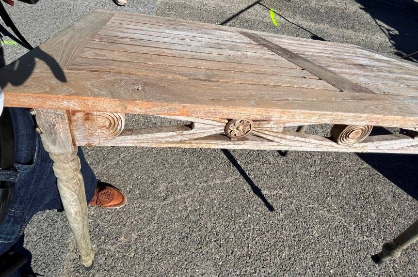 Table en teck pour terrasse et balcon