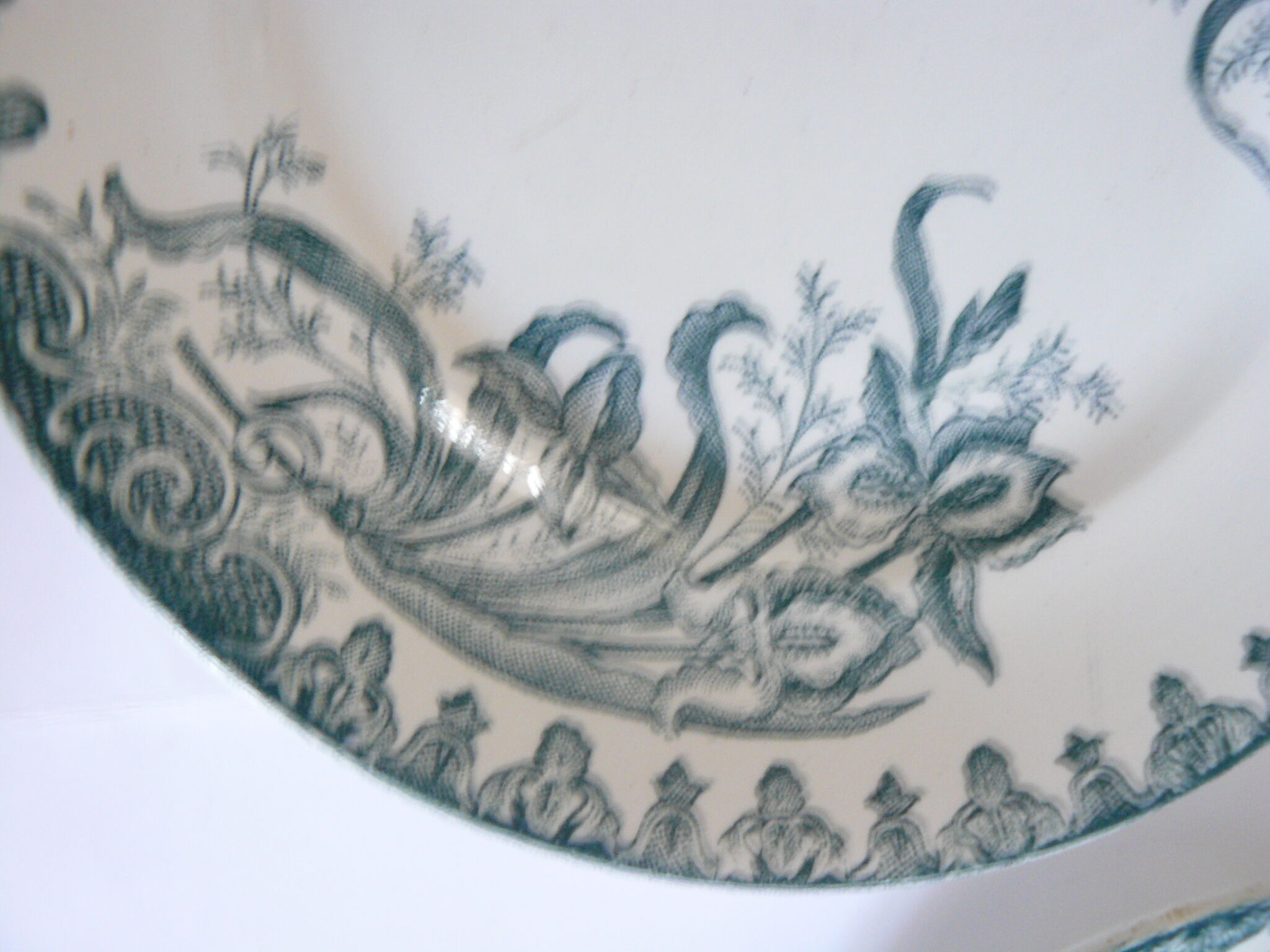 Set of 2 earthenware plates