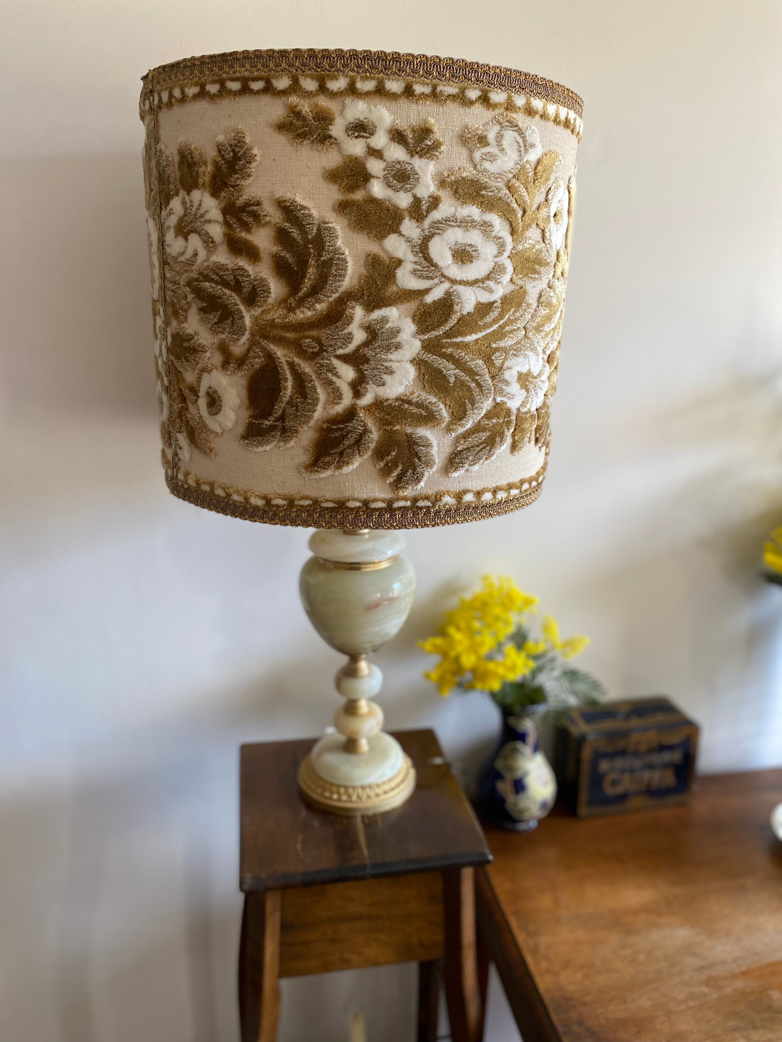Antique table lamp in marble and tapestry