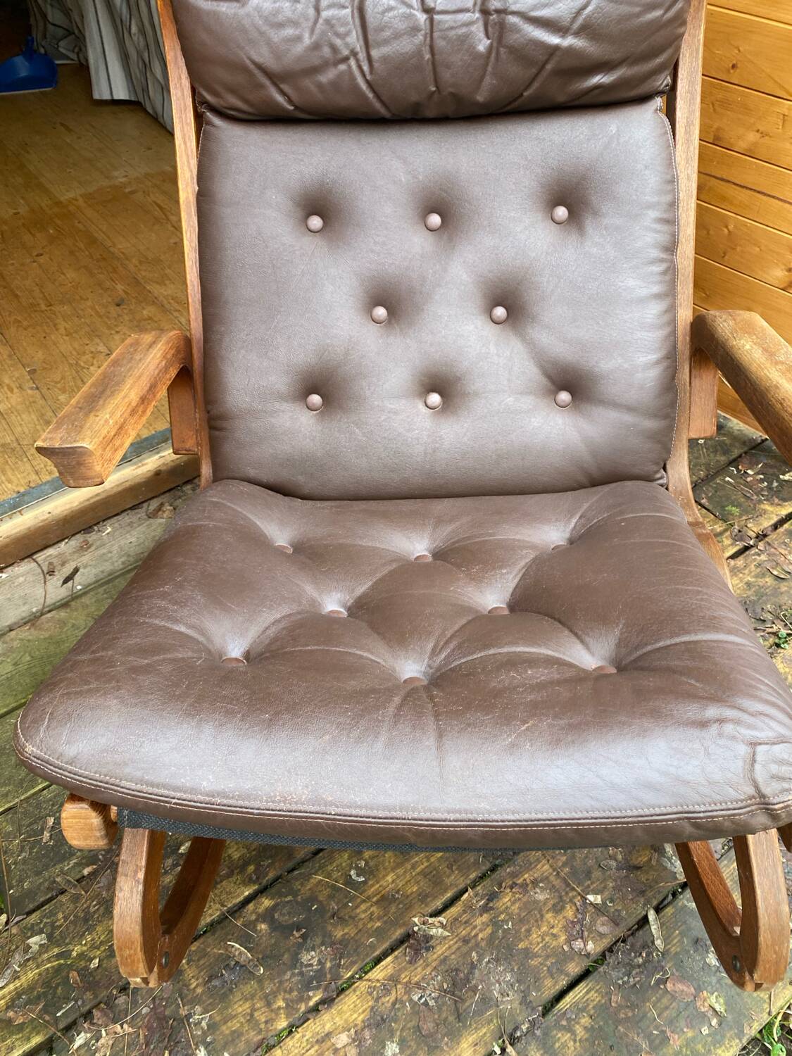 Fauteuil à bascule design Norvège 1960s bois de teck année 60 réf PAOLO