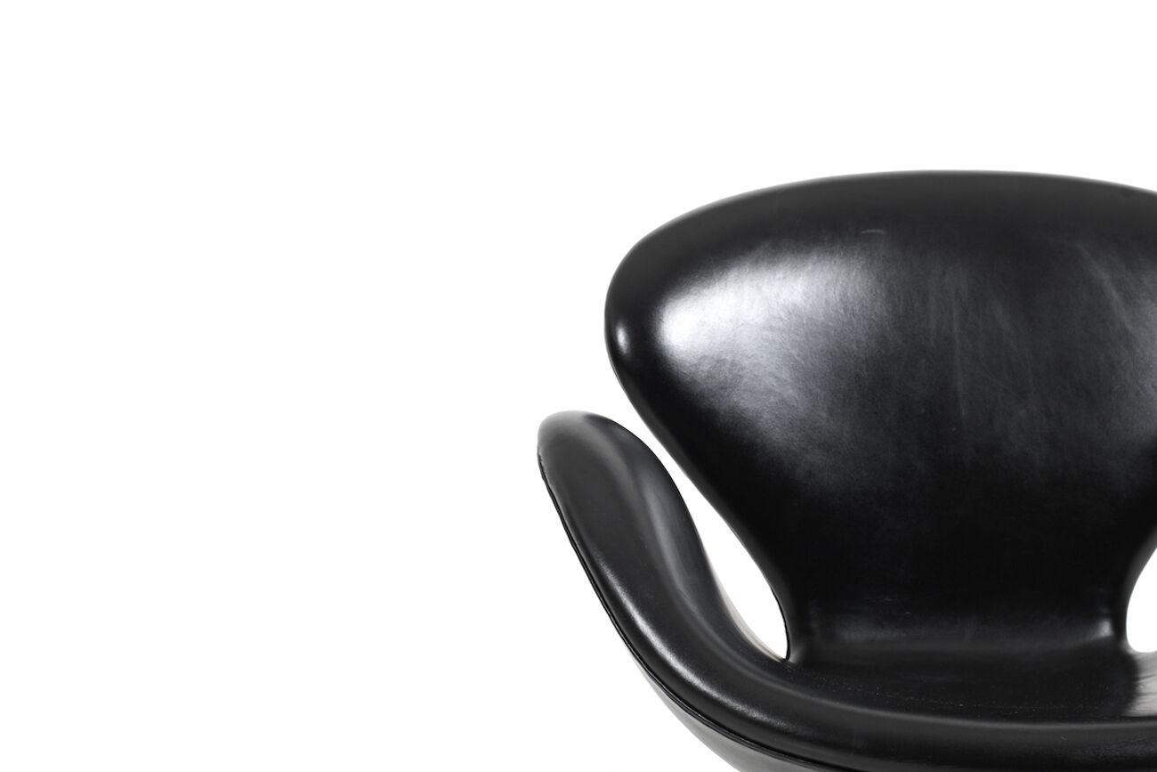 Pair of old Swan armchairs by Arne Jacobsen for Fritz Hansen 1963