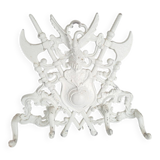 Porte-manteau mural vintage à 4 crochets en aluminium moulé, orné d'héraldique.