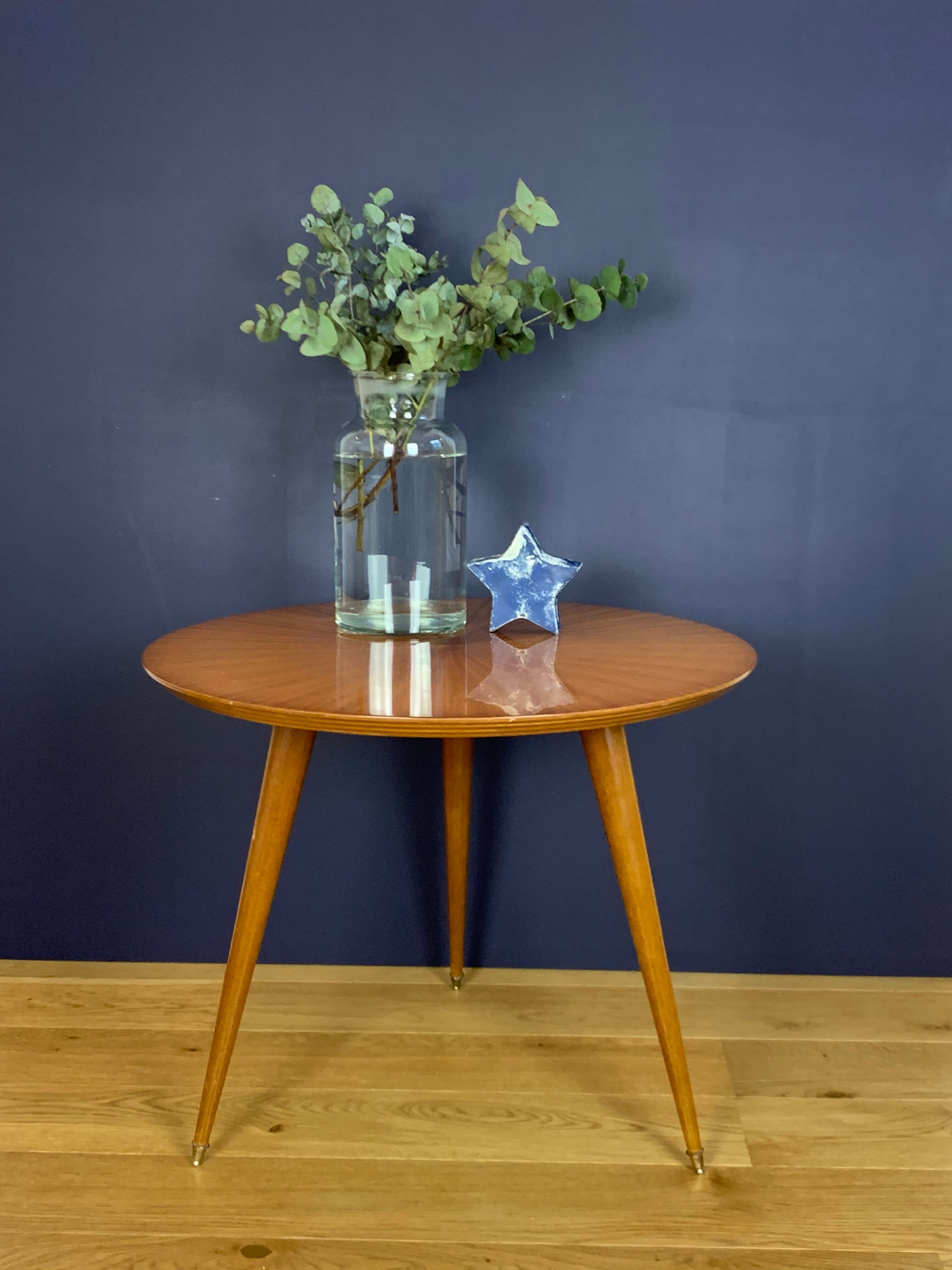 Tripod round coffee table