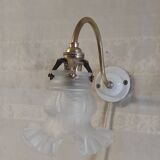 Swan neck wall light in brass, porcelain and glass paste - mid 20th century.