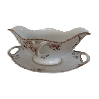 Gravy boat