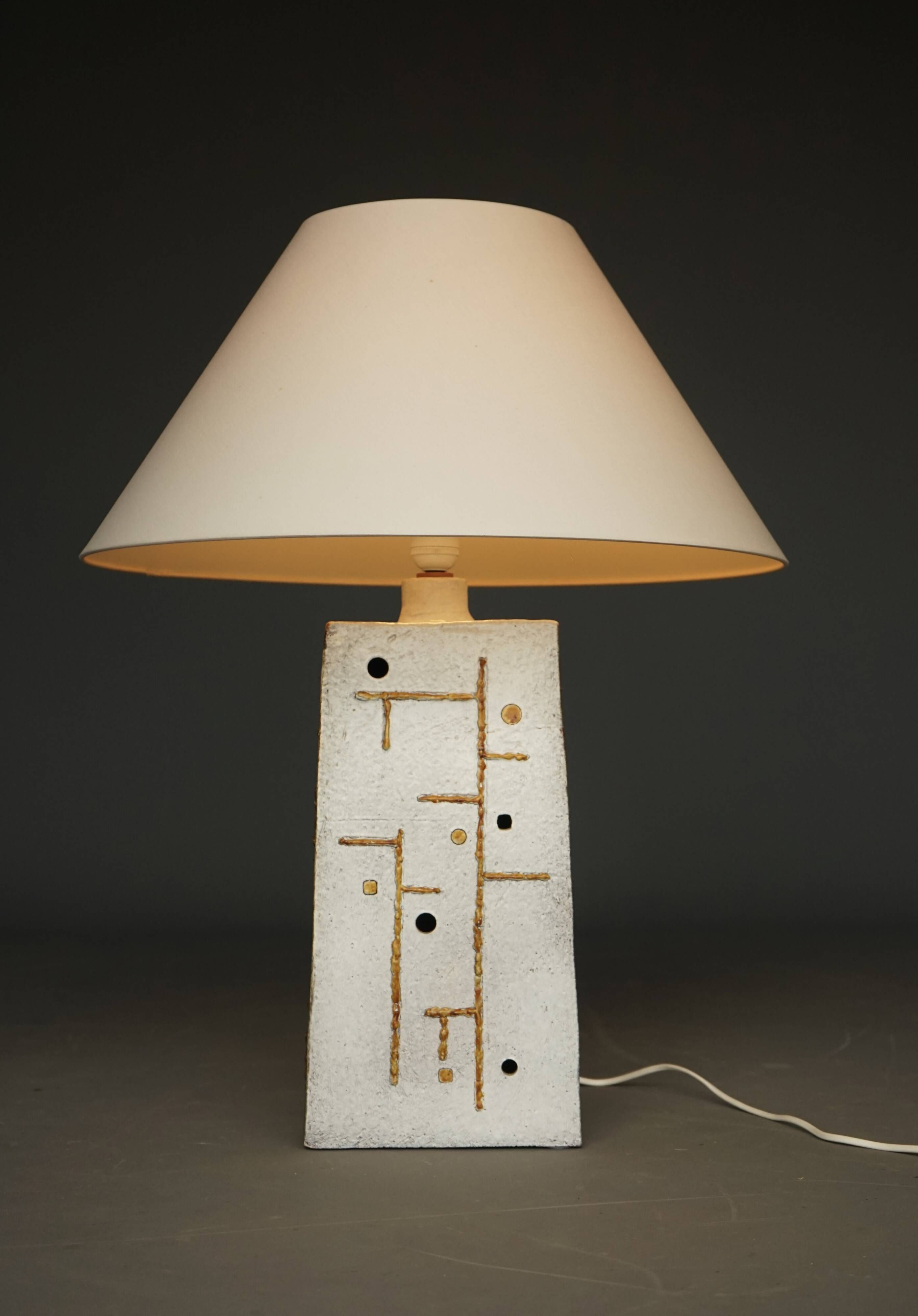 Lampe de table en céramique de style mid-century avec design abstrait, années 1970.