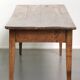 Table de ferme française du 19ème siècle pour 4 à 6 personnes.