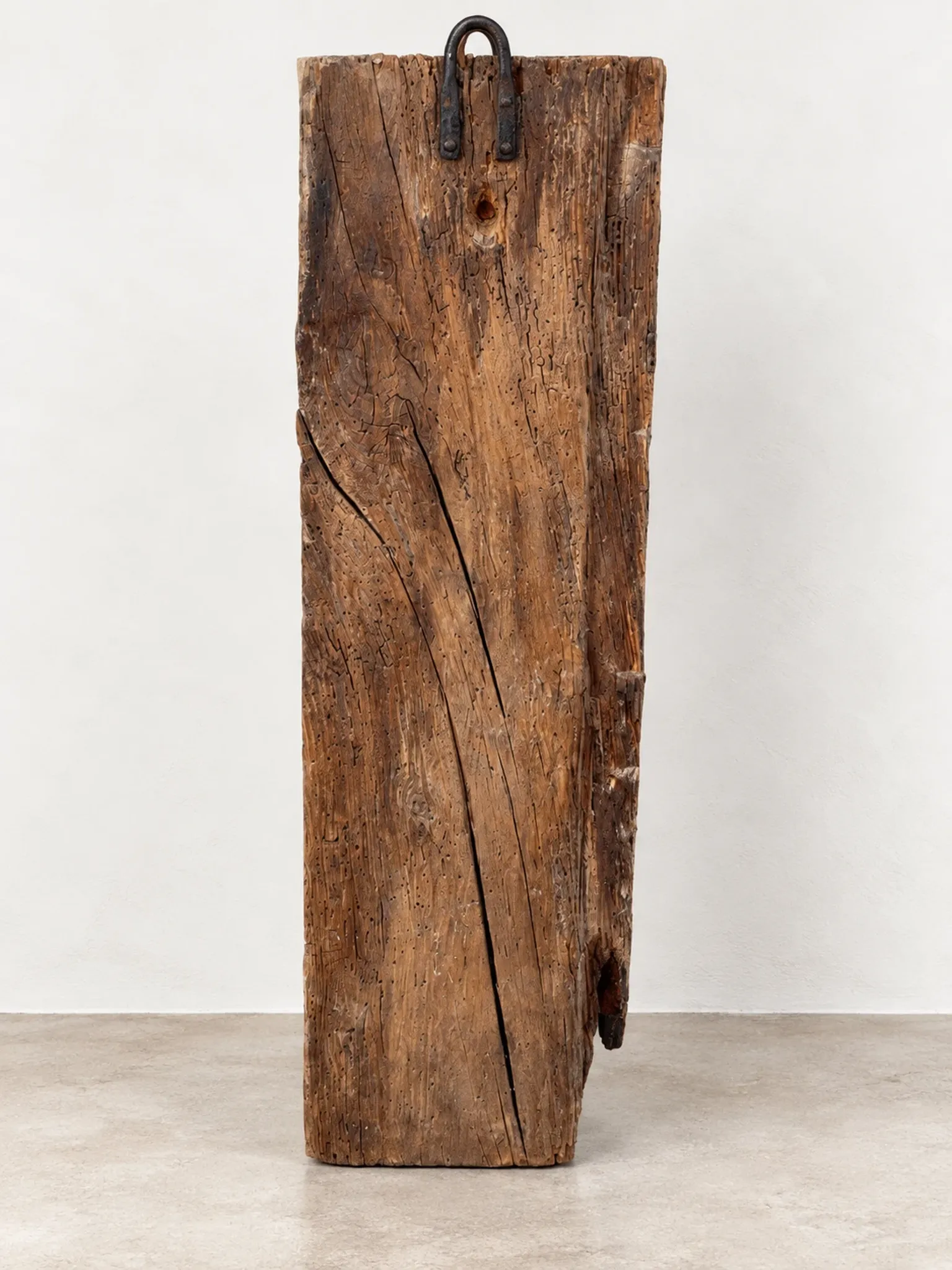 Ancien panneau sculpté en bois – Personnage religieux en bas-relief