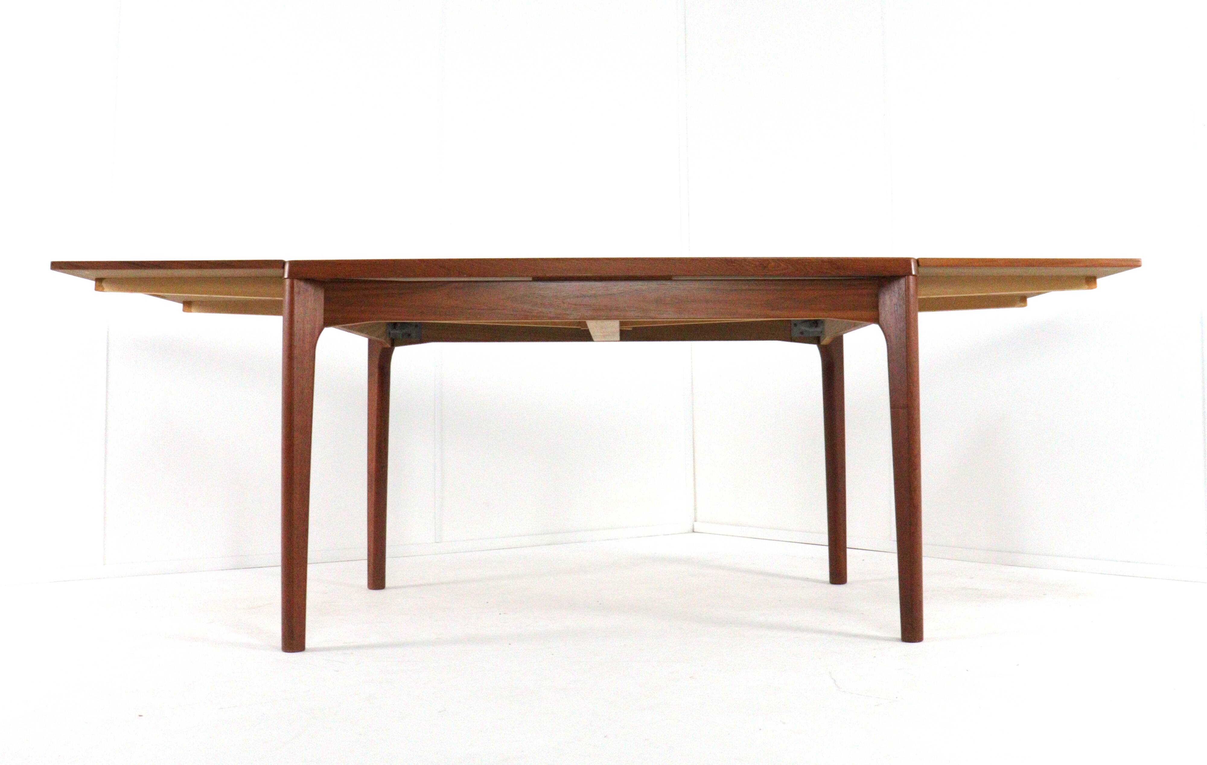 Henning Kjaernulf for extendable rectangular dining table Vejle - Danish