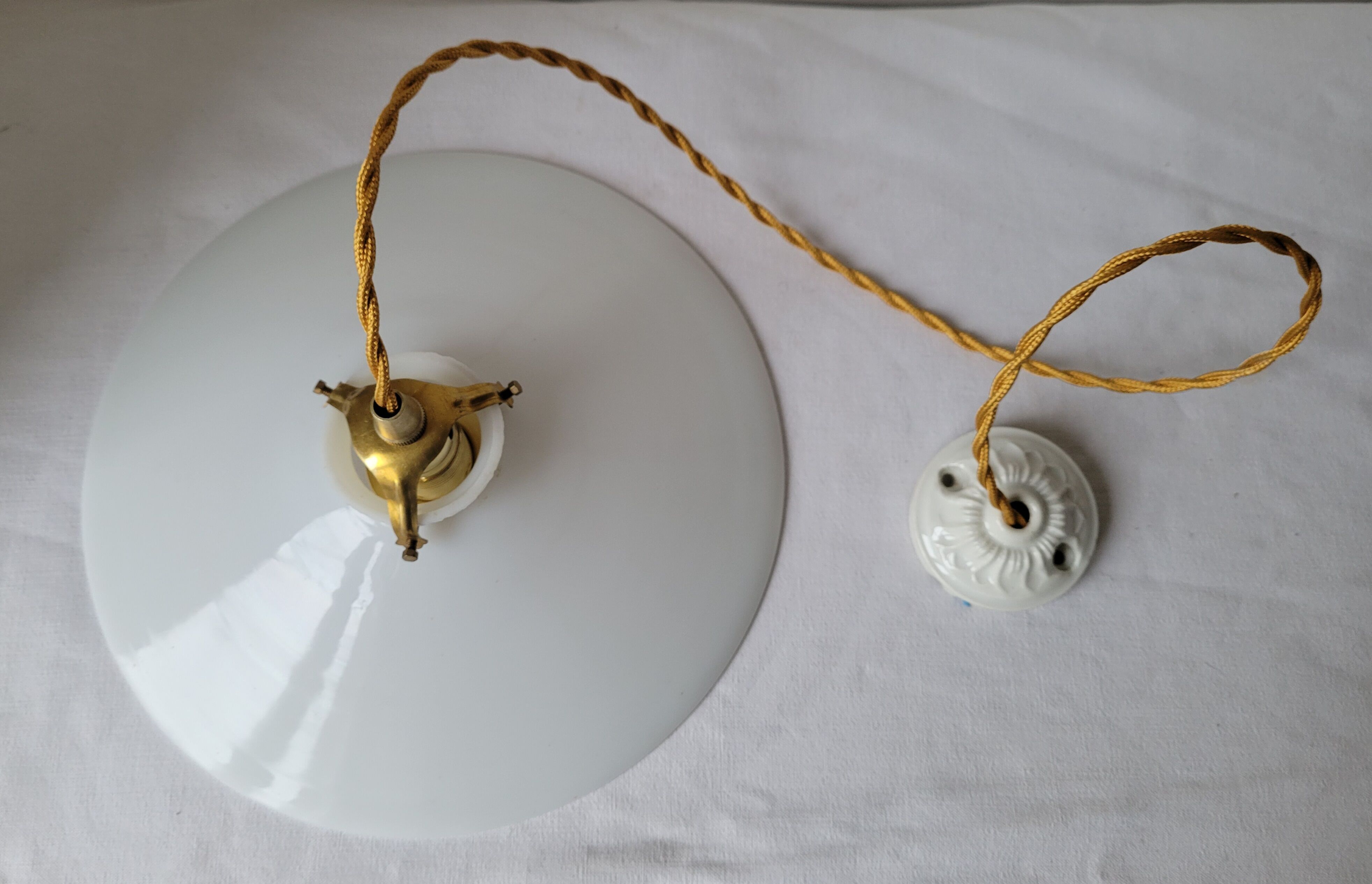 White opaline suspension