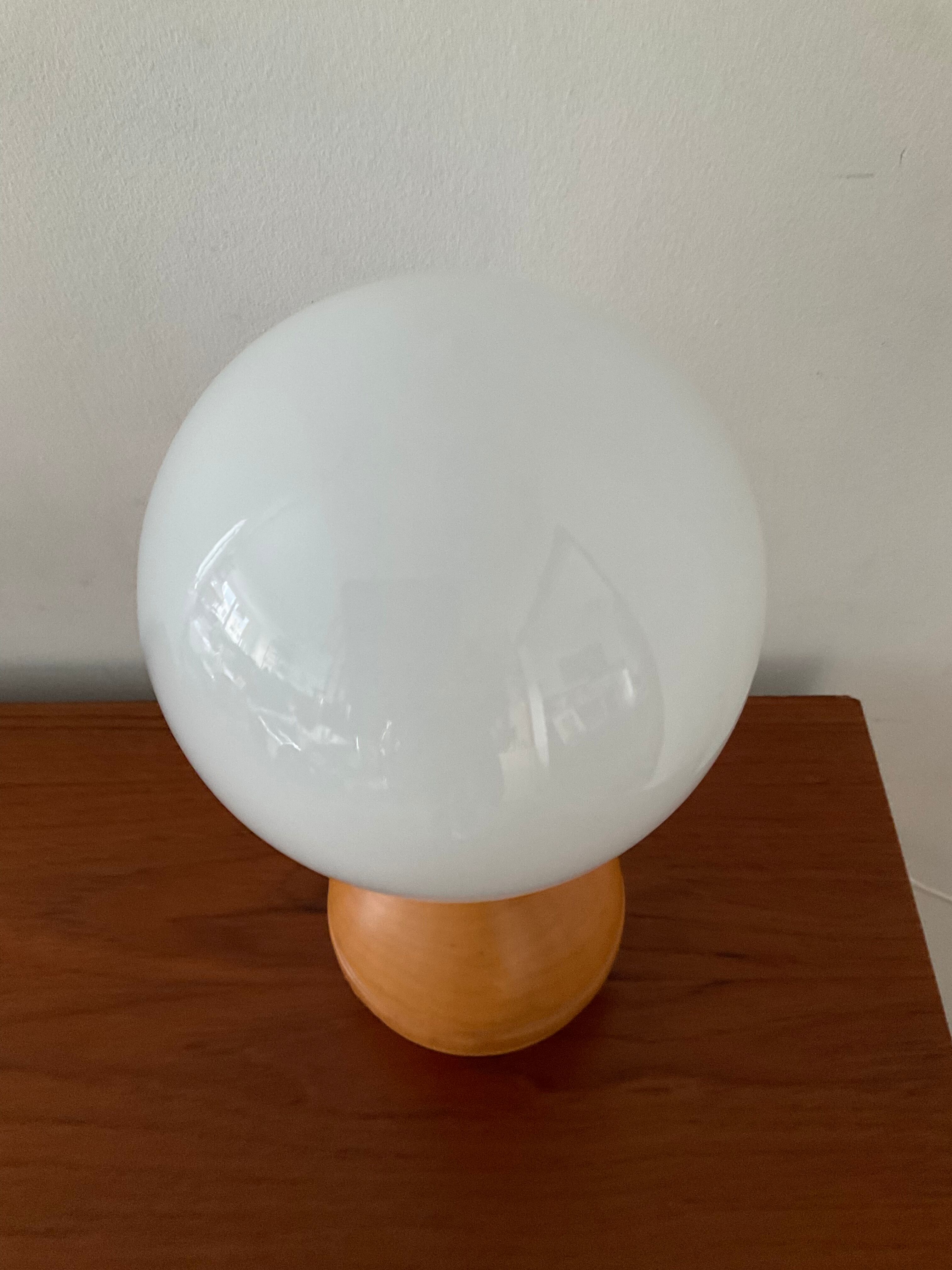 Vintage lamp in wood and opaline
