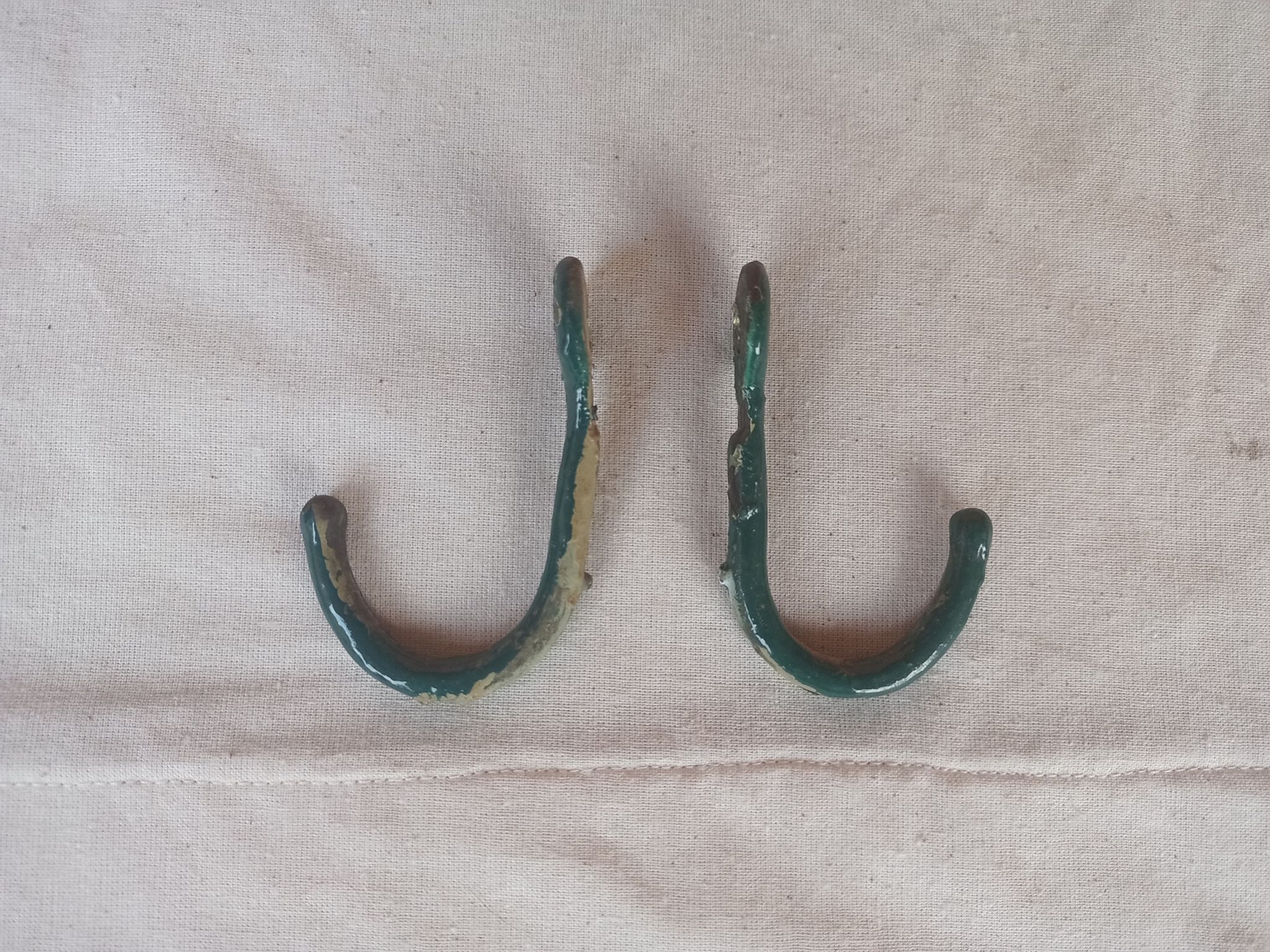 Wall coat rack in metal and old wood